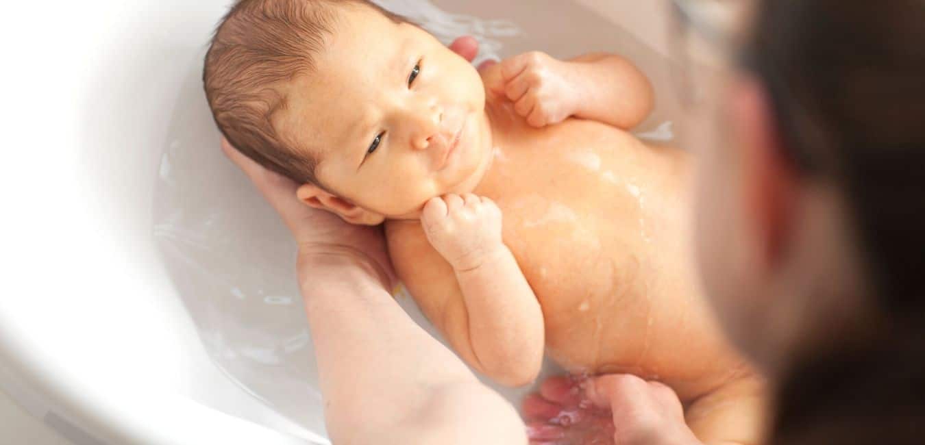 how to bathe your baby