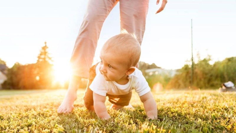 how to make baby crawl
