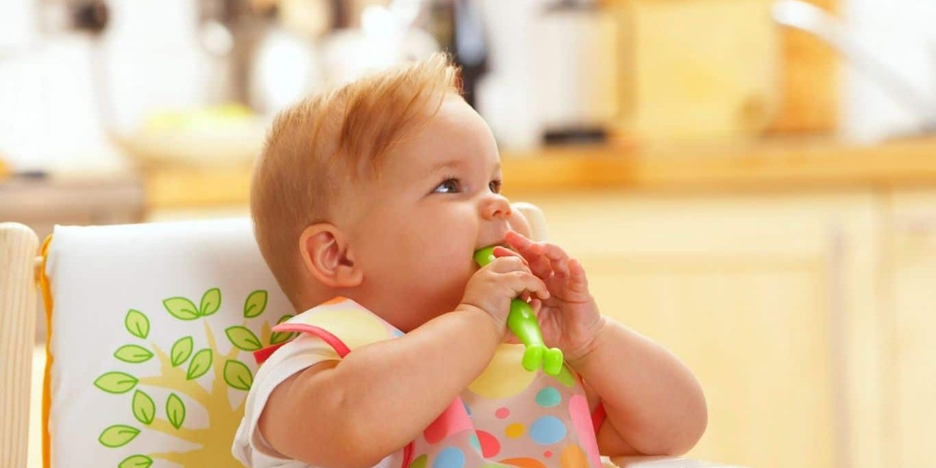 how to involve baby in mealtimes